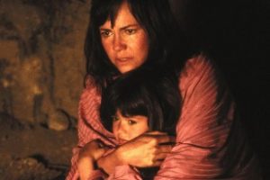 femme sans abri vend enfant