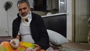 jeune frappent milicien