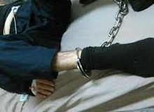 attaché a son lit dhopital