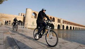 femme velo interdiction iran