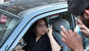 femmes sans voile au volant voiture iran