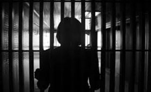 jeune femme maltraitée iran