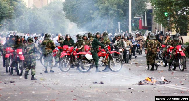 batallion motocyclette répression iran