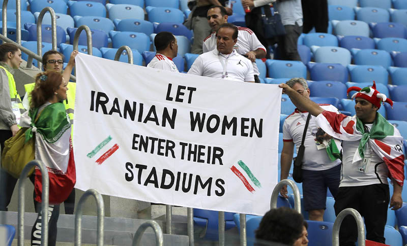 presence femmes stades iran