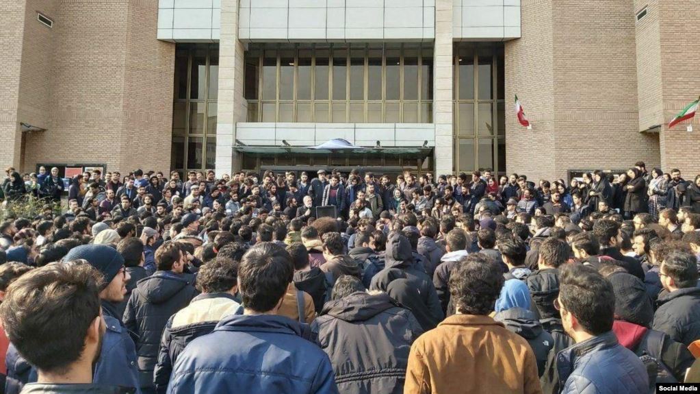 université étudiants suicide iran