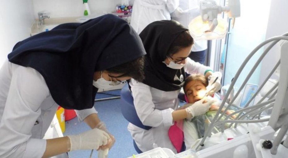 étudiante dentaire iran