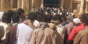 baloutches-traines-hors-de-lhopital-iran