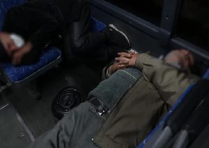 iraniens-sans-abri-dorment-dans-des-bus-iran-csdhi