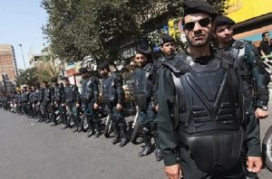 vieille dame forces-de-securite-Abadan-iran-csdhi