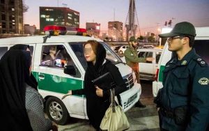 port incorrect du hijab iran csdhi