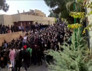 10-de-la-population-iranienne-pret-a-se-sacrifier-iran-csdhi.