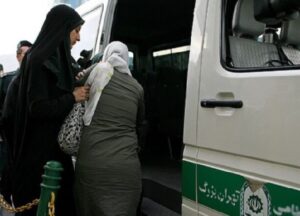 port-obligatoire-du-hijab-iran-csdhi