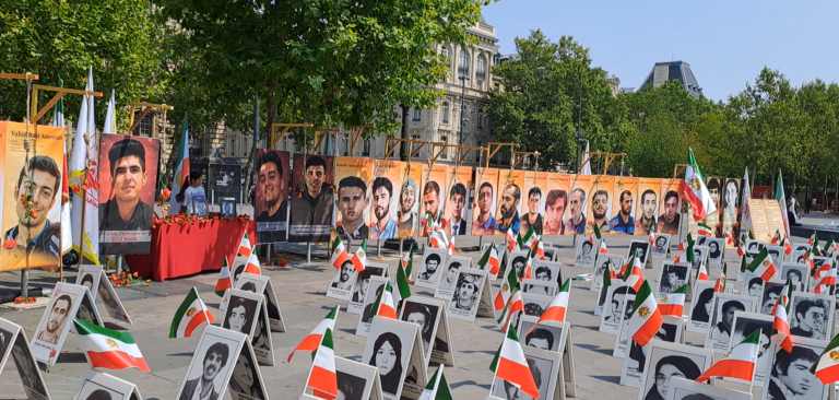 Paris : une exposition rend hommage aux victimes des exécutions politiques en Iran