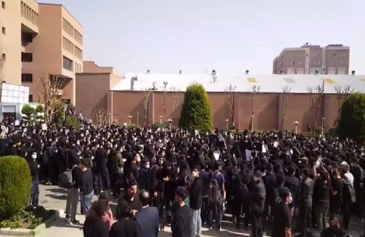 L’université Sharif intensifie la répression disciplinaire alors que 10 étudiants ont déjà été expulsés