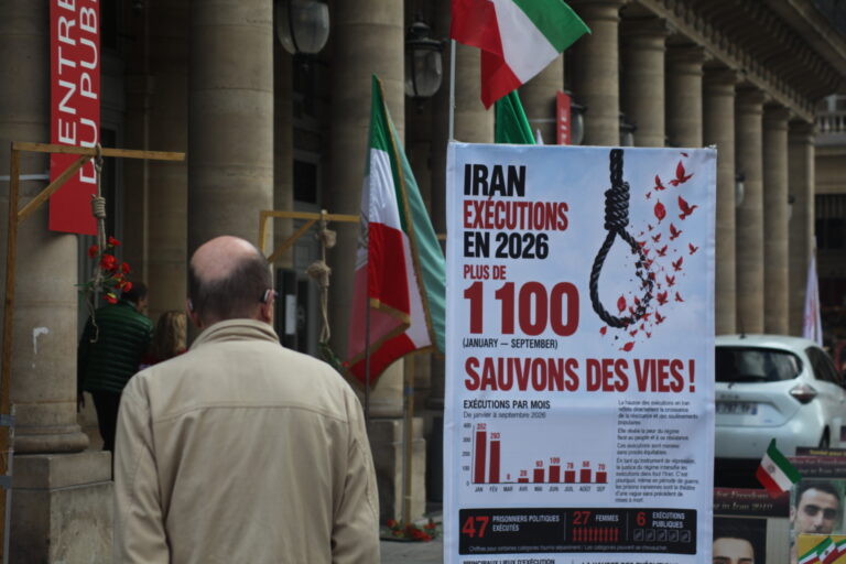 Paris : une exposition place Colette en hommage aux victimes de la répression en Iran